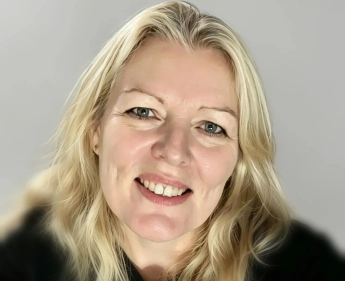 elizabeth west headshot